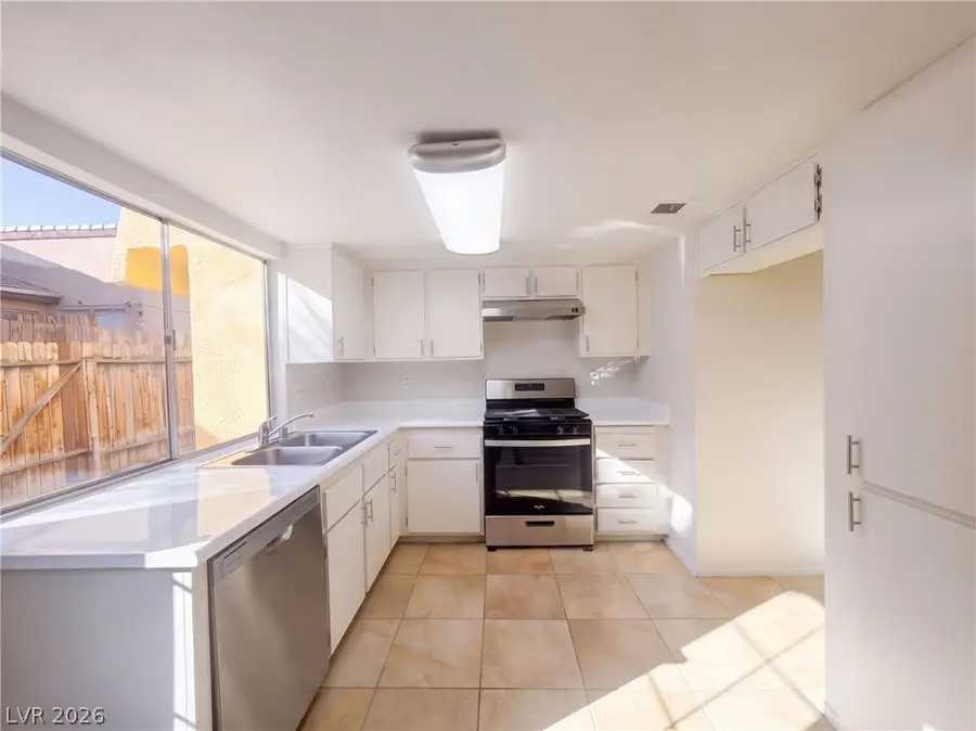 1511 Living Desert Drive #B, Las Vegas, NV 89119 - #2