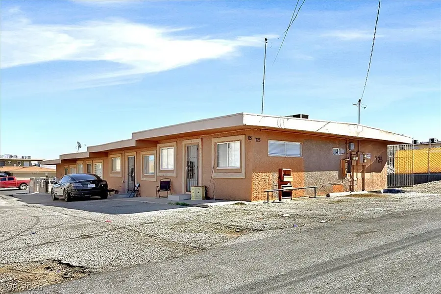 725 N 11th Street, Las Vegas, NV 89101 - #3