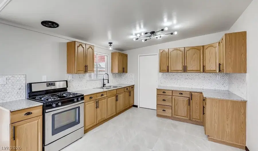 3113 Lava Avenue, Las Vegas, NV 89101 - #2
