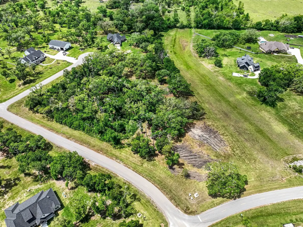 375 Thousand Oaks Drive, Angleton, TX 77515 - #1