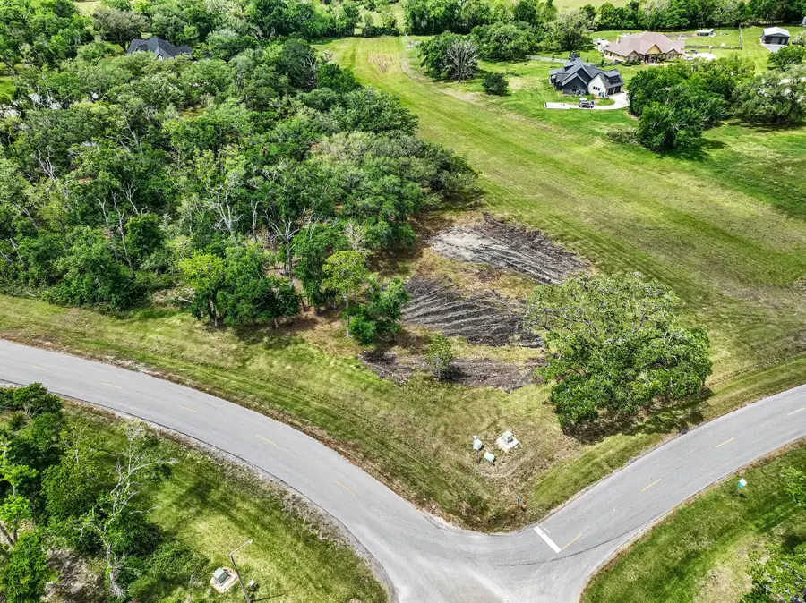 375 Thousand Oaks Drive, Angleton, TX 77515 - #2