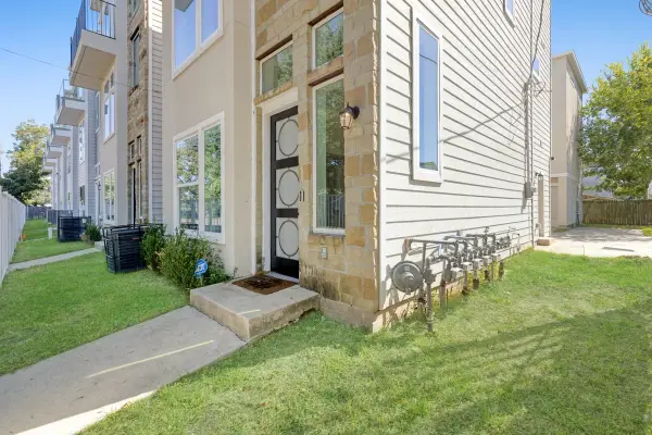 6725 Saint Augustine Street, Houston, TX 77021