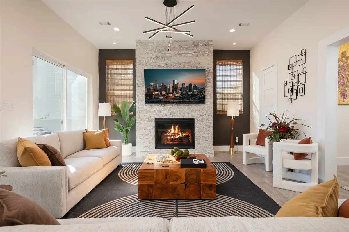 913 Thompson Street, Houston, TX 77007 - #1