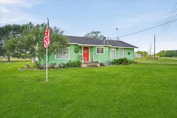 765 Norcross Road, Wallis, TX 77485