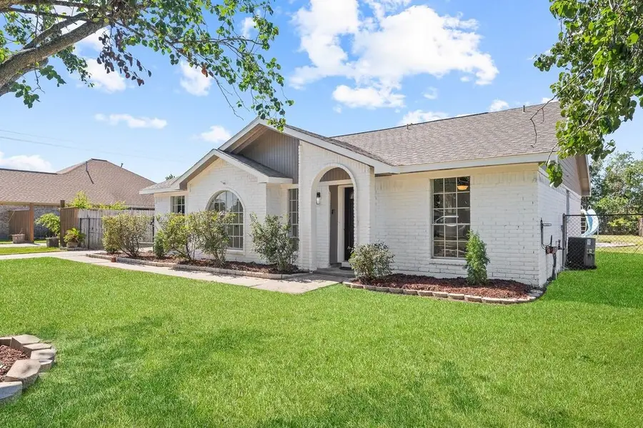 1819 Gaucho Circle, Southeast Harris, TX 77571 - Image #2