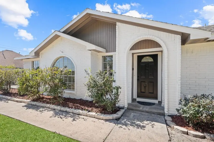 1819 Gaucho Circle, Southeast Harris, TX 77571 - Image #3