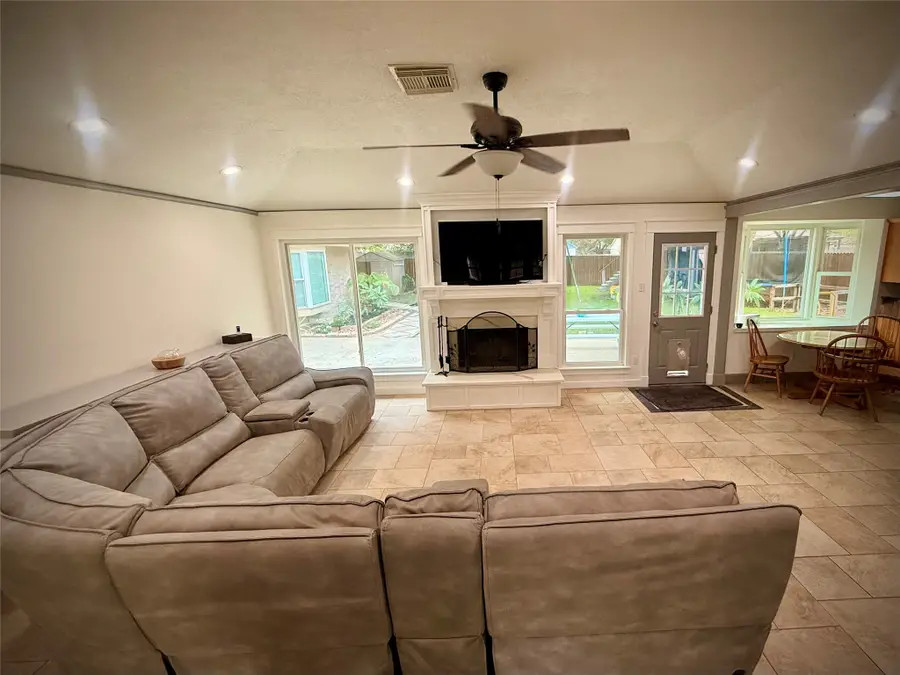 1309 Piney Woods Drive, Friendswood, TX 77546 - #3