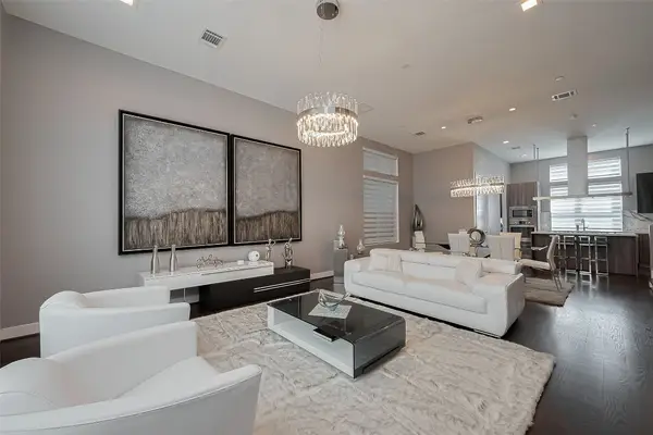 5919 E Post Oak Lane, Houston, TX 77055