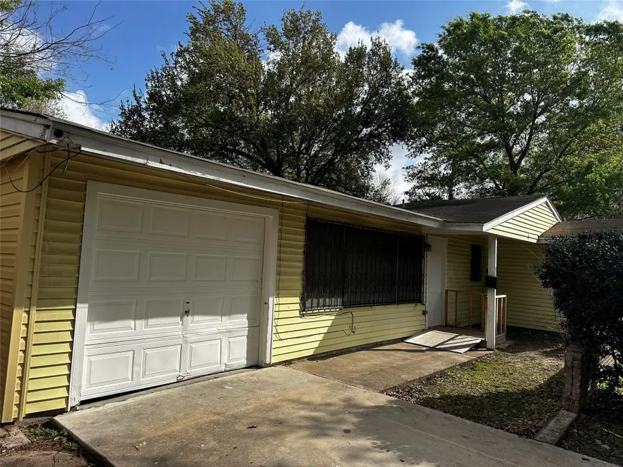 5831 Lyndhurst Drive, Houston, TX 77033 - #3