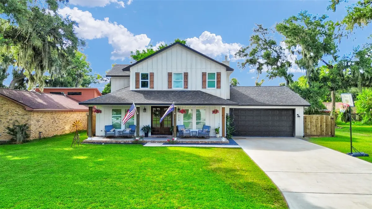 229 Montclaire Drive, West Columbia, TX 77486 - #1