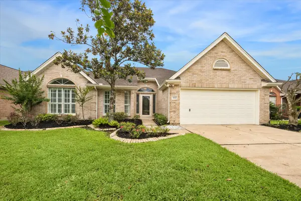 3827 E Peach Hollow Circle, Pearland, TX 77584