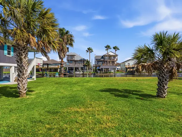489 Pompano Street, Bayou Vista, TX 77563