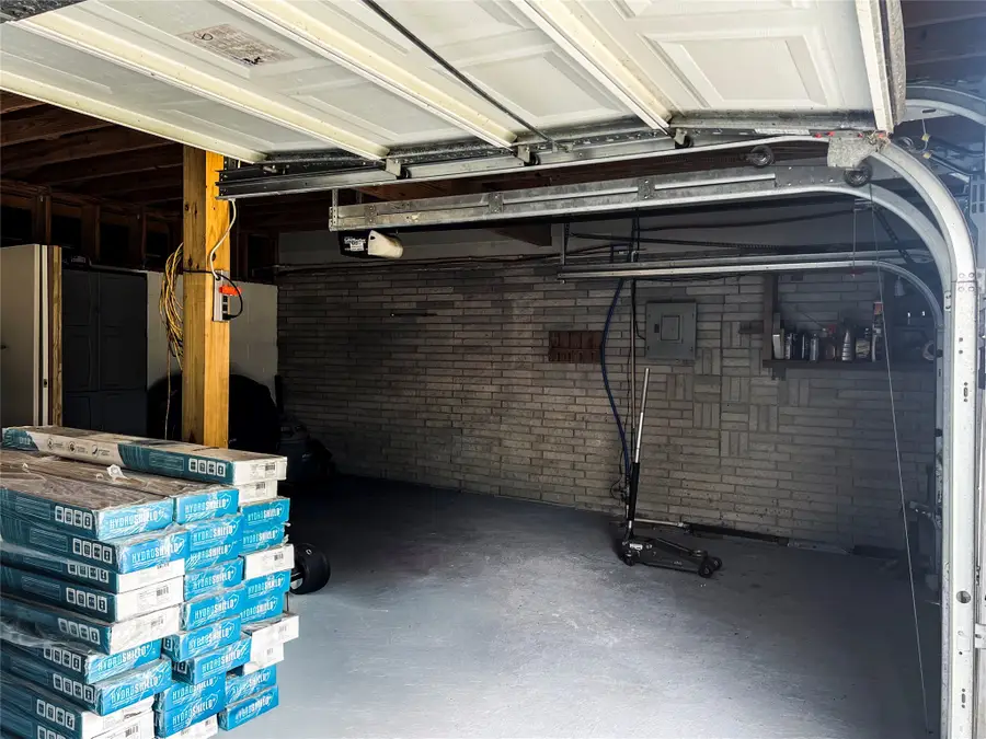 11802 Ostermeyer Road, Galveston, TX 77554 - Image #2