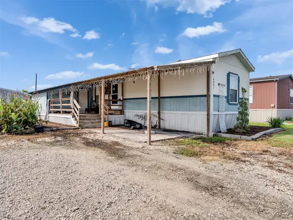 8802 Los Robles Avenue, Alvin, TX 77511