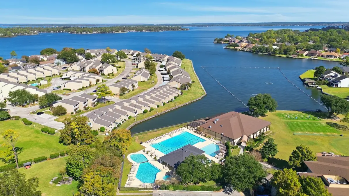 24 Lakeview Village, Conroe, TX 77356 - Image #1