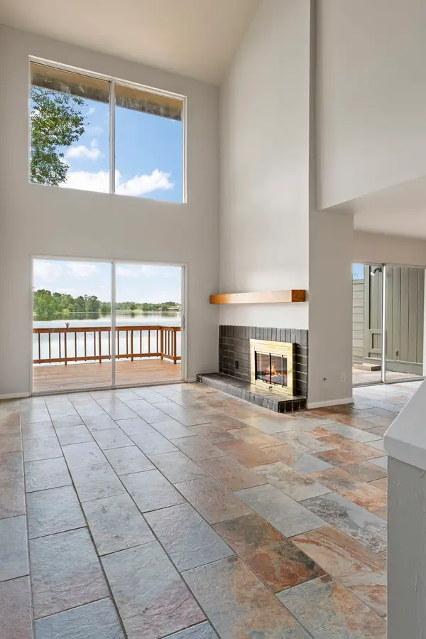 206 Waters Edge, Huntsville, TX 77340
