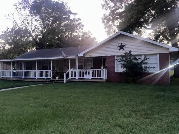 517 N Lake Avenue, Eagle Lake, TX 77434