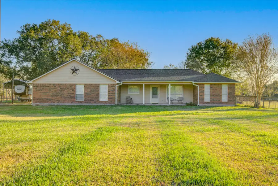 21503 Pecan Bend Road, Damon, TX 77430 - Image #2