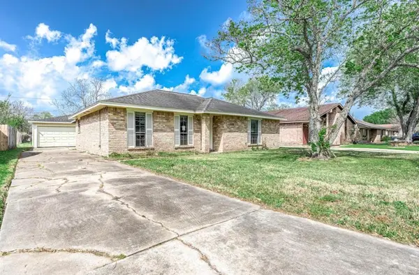 1310 Northbrook Drive, Angleton, TX 77515