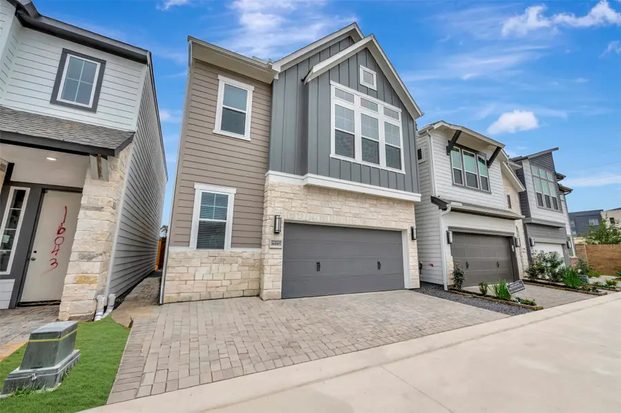 16045 Hayes Park Drive, Houston, TX 77079 - Image #3