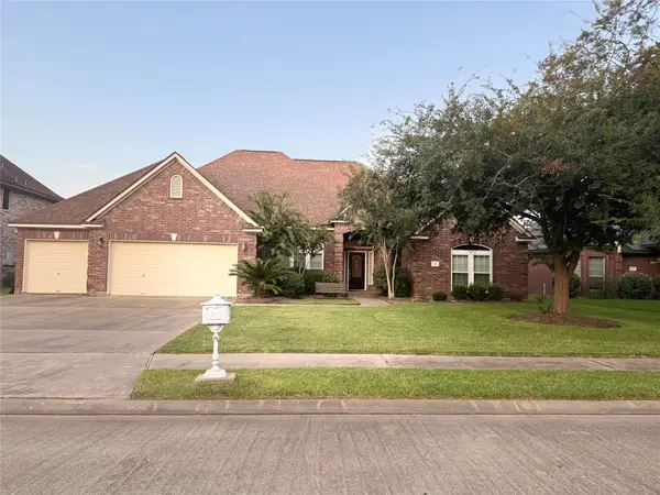 54 Southernwood Court, Lake Jackson, TX 77566