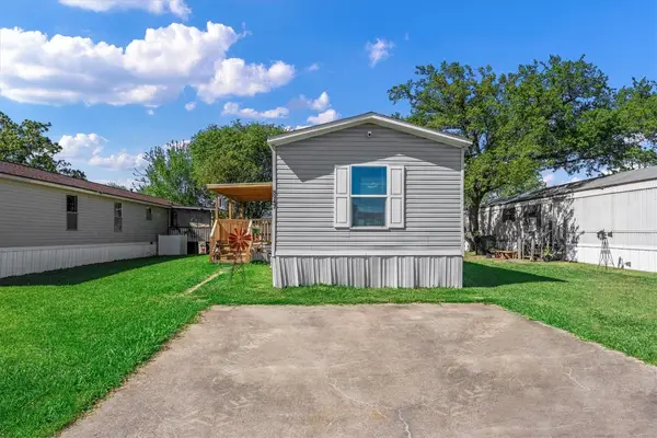 8947 Eagle Run Street, La Porte, TX 77571