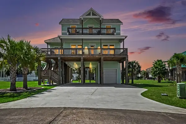 3918 Palmdale Court, Galveston, TX 77554