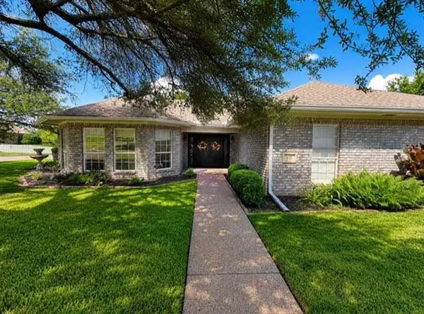 415 Oak Crest, Clifton, TX 76634