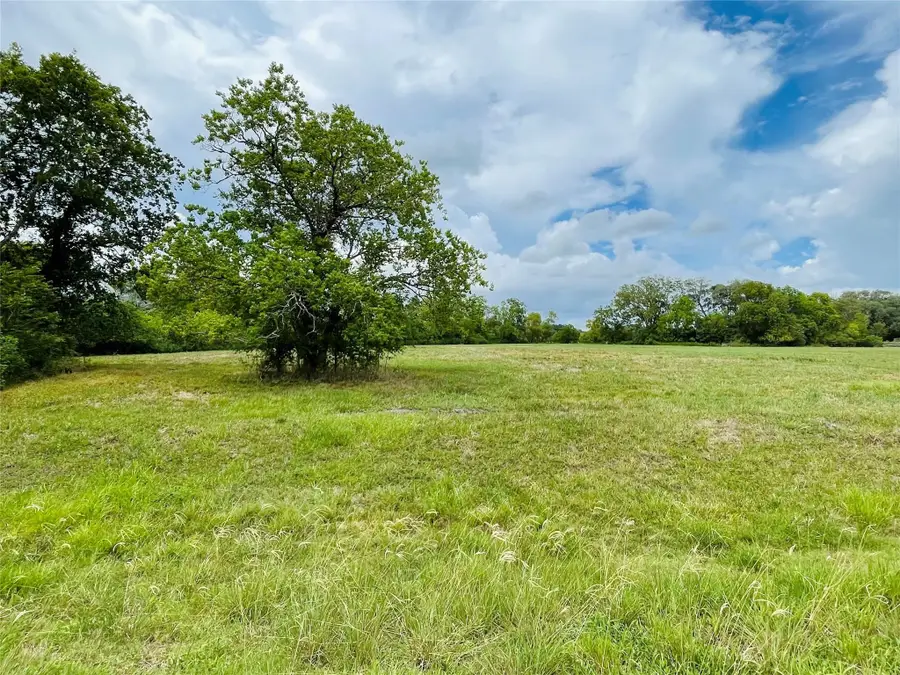 334 Lakeview Drive, Angleton, TX 77515 - #2