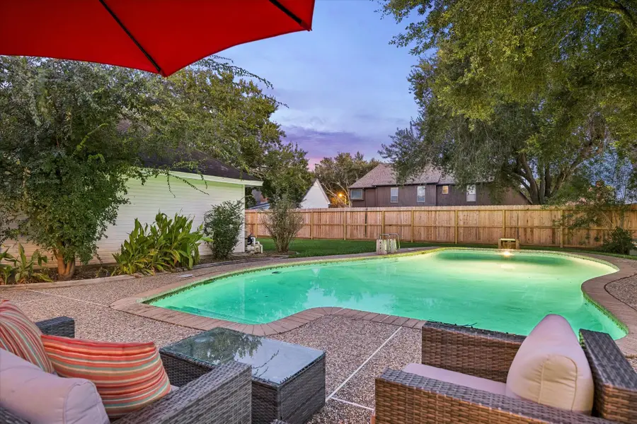 1414 W Castlewood Avenue, Friendswood, TX 77546 - #2