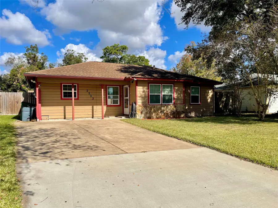 1113 Chevy Chase Drive, Angleton, TX 77515 - Image #2