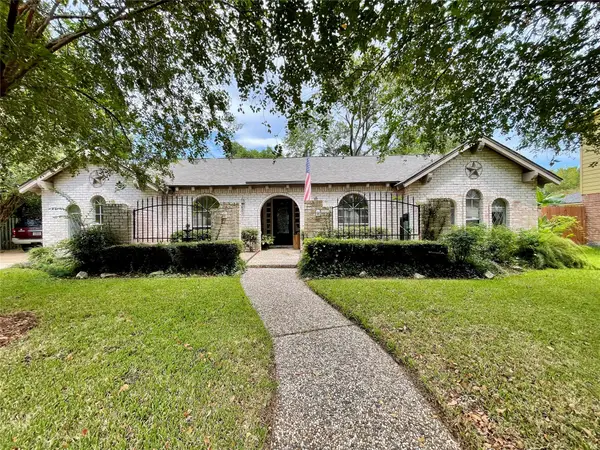 1114 Appleford Drive, Seabrook, TX 77586