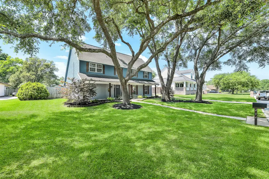 404 Independence Drive, Friendswood, TX 77546 - #2