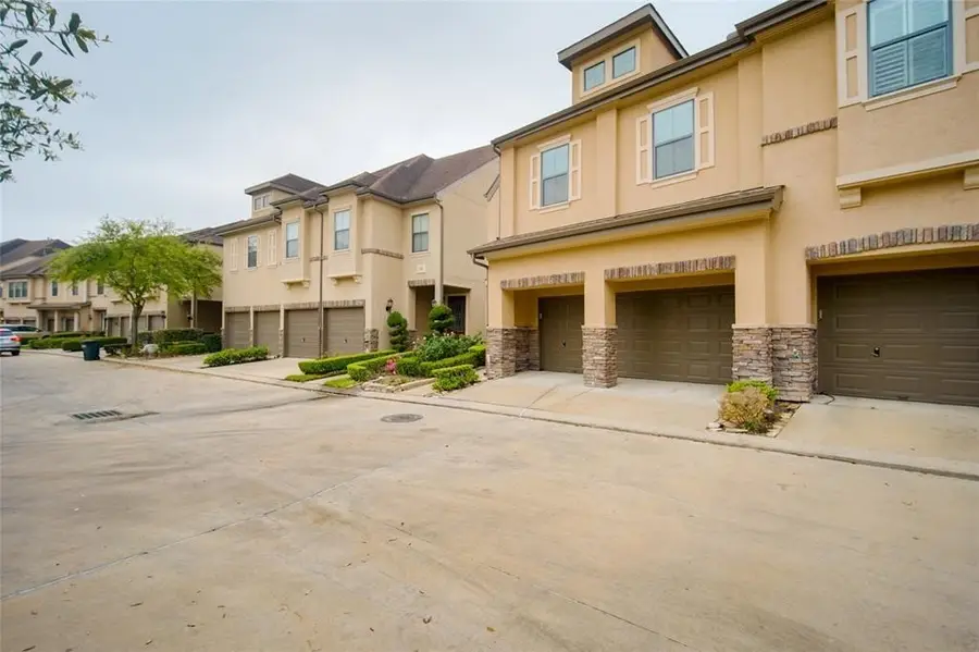 2906 Royal Oaks Crest Crest, Houston, TX 77082 - Image #2