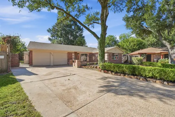 8902 Winding River Drive, Houston, TX 77088