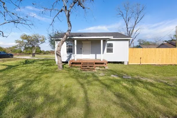 305 S Erwin Street, Brazoria, TX 77422