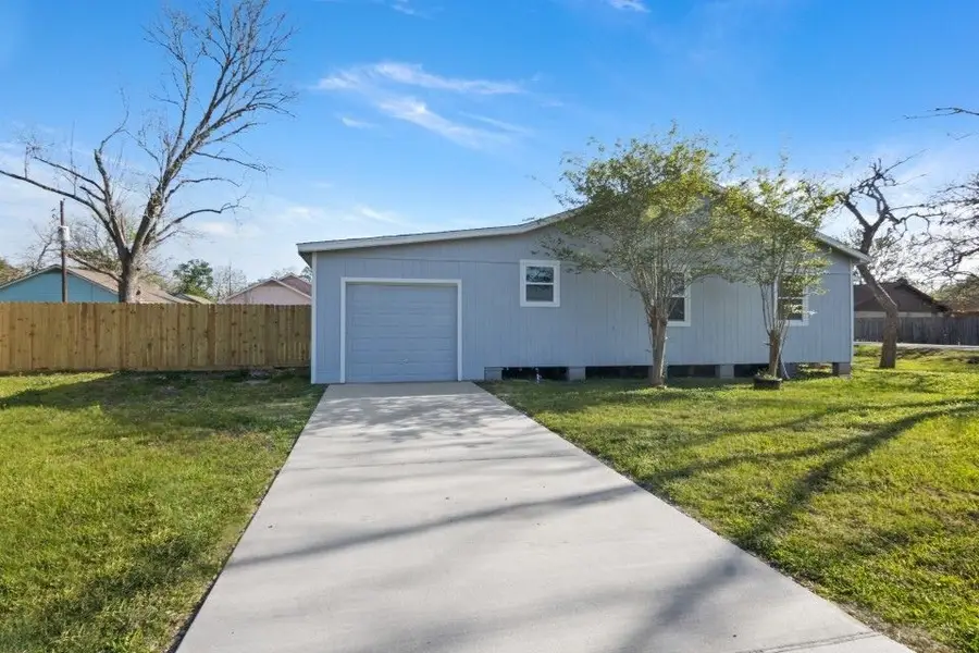 305 S Erwin Street, Brazoria, TX 77422 - #2