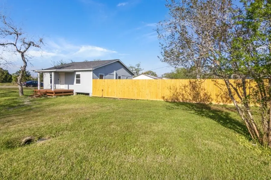 305 S Erwin Street, Brazoria, TX 77422 - #3