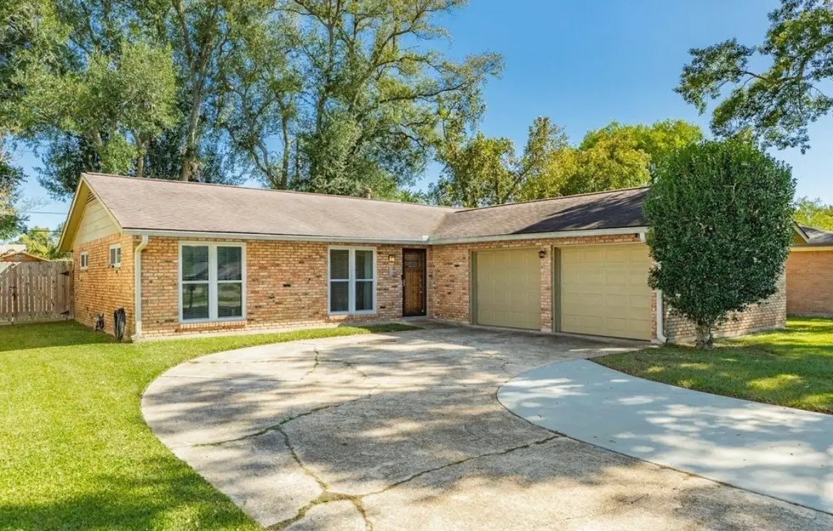 820 Perry Street, Angleton, TX 77515 - #1