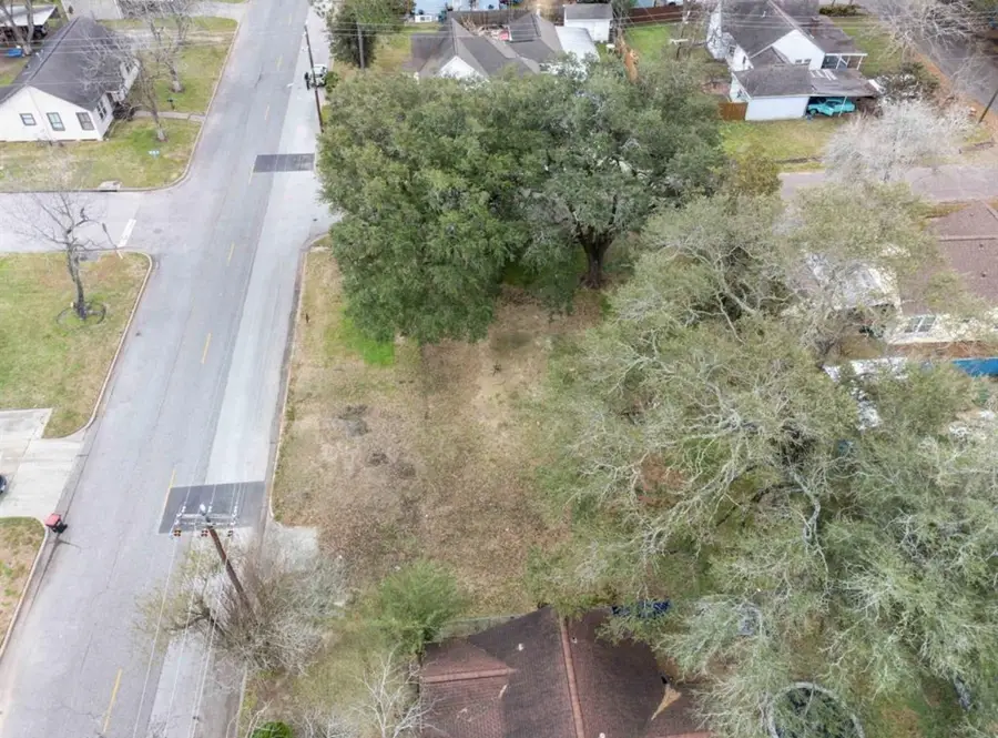 409 E Gulf Street, Baytown, TX 77520 - #2