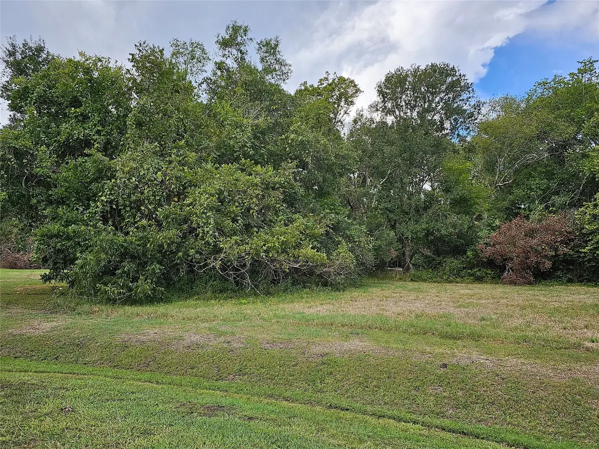 1050 Winchester Trail, Angleton, TX 77515 - Image #1