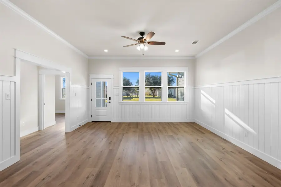 610 E Englewood Street, Franklin, TX 77856 - Image #3