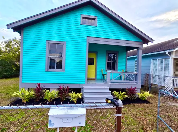 4807 Avenue P 1/2, Galveston, TX 77551