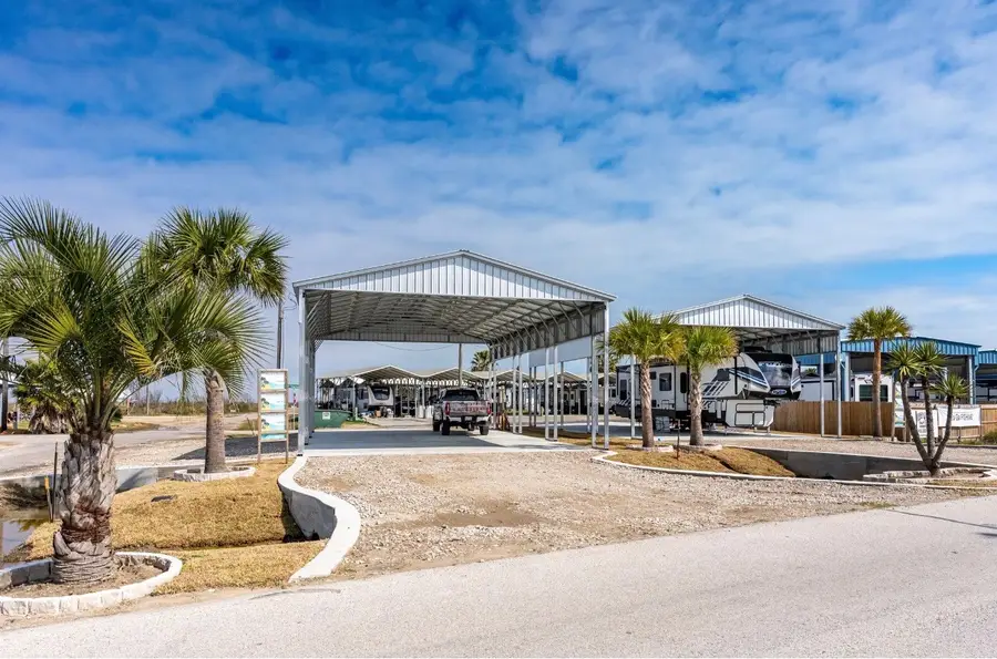 1067 Fisherman Drive N, Crystal Beach, TX 77650 - #3