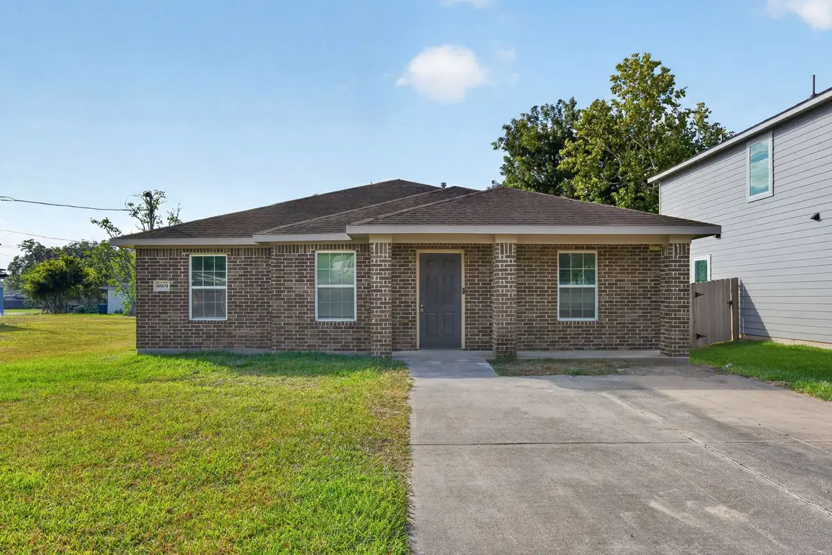 6909 Carver Avenue, Texas City, TX 77591 - #1