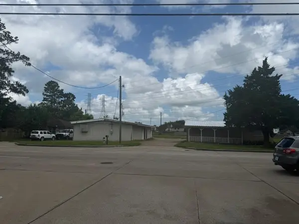 2219 5th Street, Stafford, TX 77477