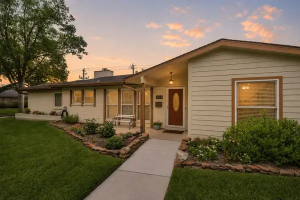 18514 Capetown Drive, Nassau Bay, TX 77058