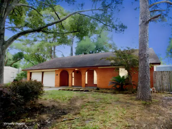 913 Marys Court, Friendswood, TX 77546