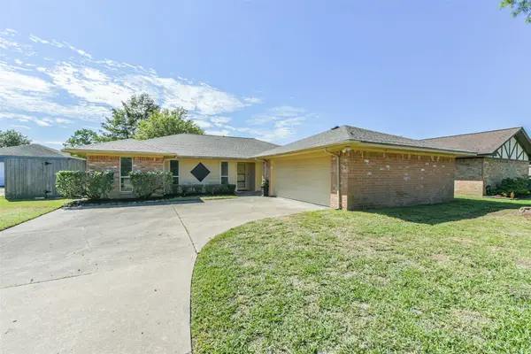 1916 Crooked Creek Lane, Pearland, TX 77581