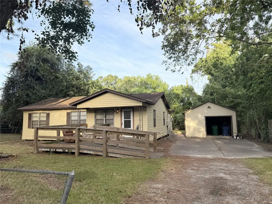 724 S Morgan Street, Angleton, TX 77515 - #2